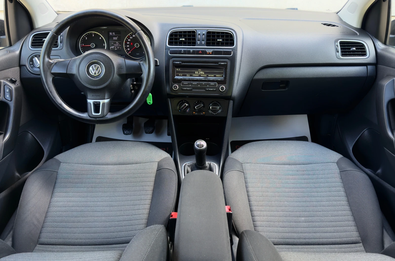 VW Polo 1.2i //R-LINE, снимка 10 - Автомобили и джипове - 54840587