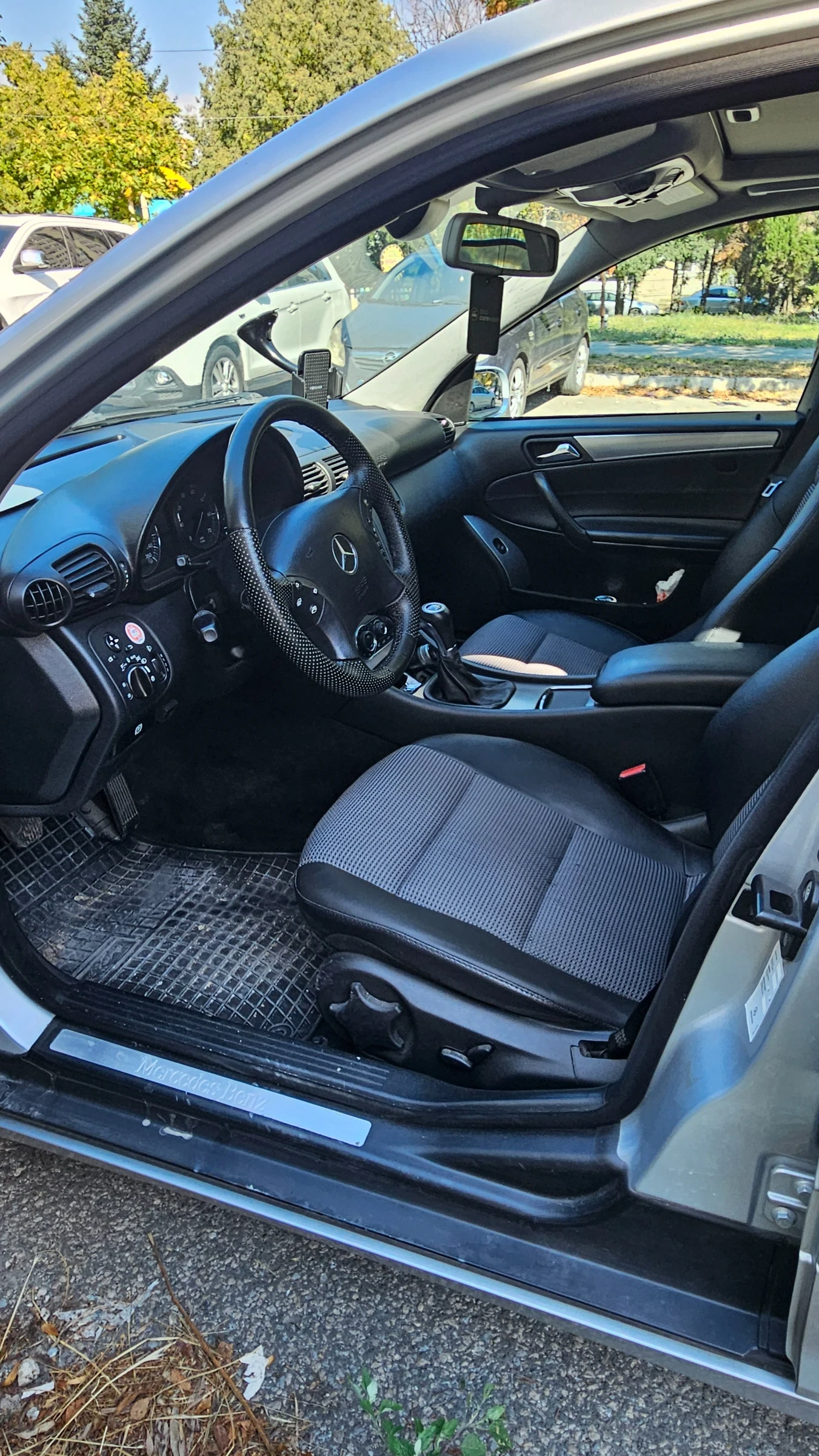 Mercedes-Benz C 180, снимка 4 - Автомобили и джипове - 56168479