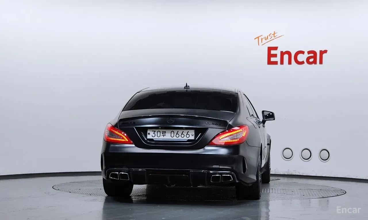 Mercedes-Benz CLS 63 AMG HARMON* KARDON* ОБДУХВАНЕ* ПАНОРАМА* МАСАЖ* КЕЙЛЕС, снимка 4 - Автомобили и джипове - 56245844