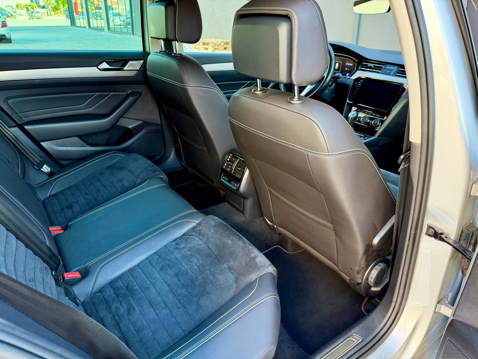 VW Passat B8.5 2.0 TDI Facelift Digital Disctronic, снимка 11 - Автомобили и джипове - 56319172