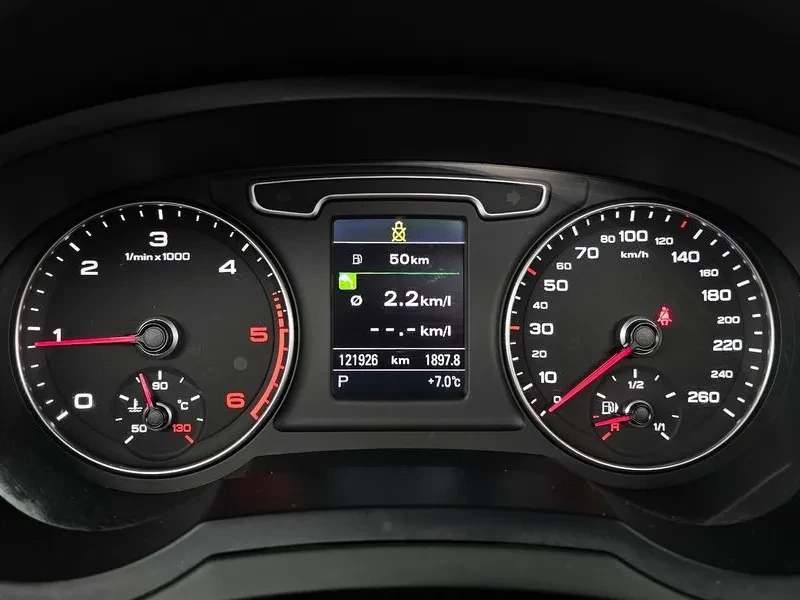 Audi Q3, снимка 8 - Автомобили и джипове - 55128652