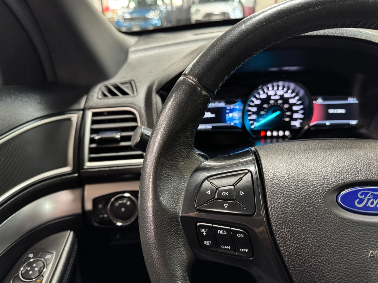 Ford Explorer 4x4 / XLT / PANO / 7 Seats - изображение 9