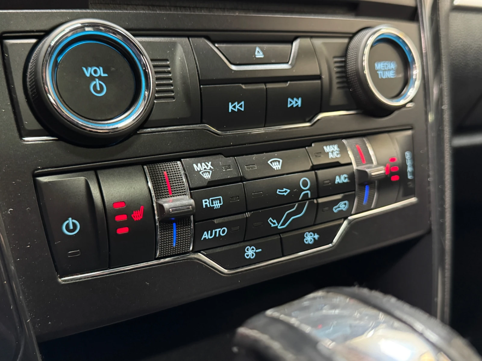 Ford Explorer 4x4 / XLT / PANO / 7 Seats | Mobile.bg   13