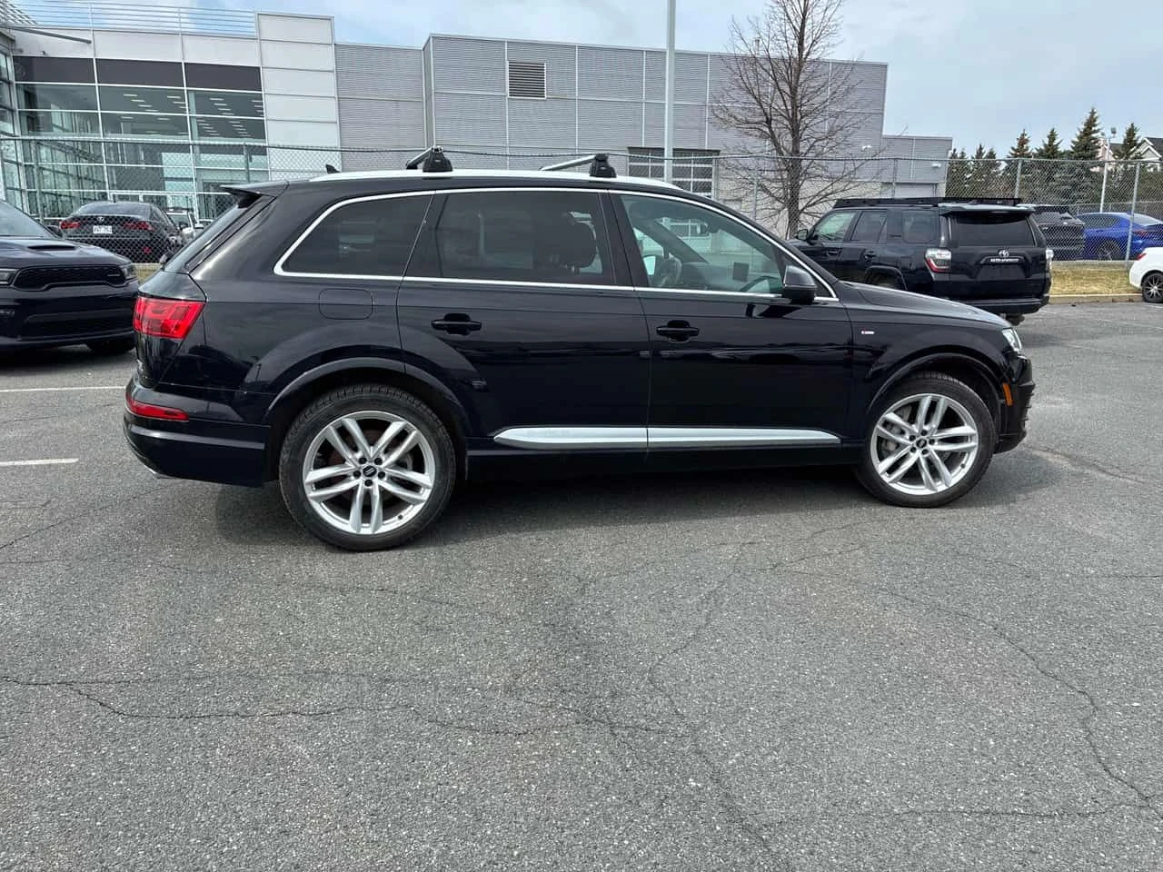 Audi Q7 Progressiv * ПОДГРЕВ * ОБДУХВАНЕ * 360 * ПАНОРАМА, снимка 4 - Автомобили и джипове - 54288735