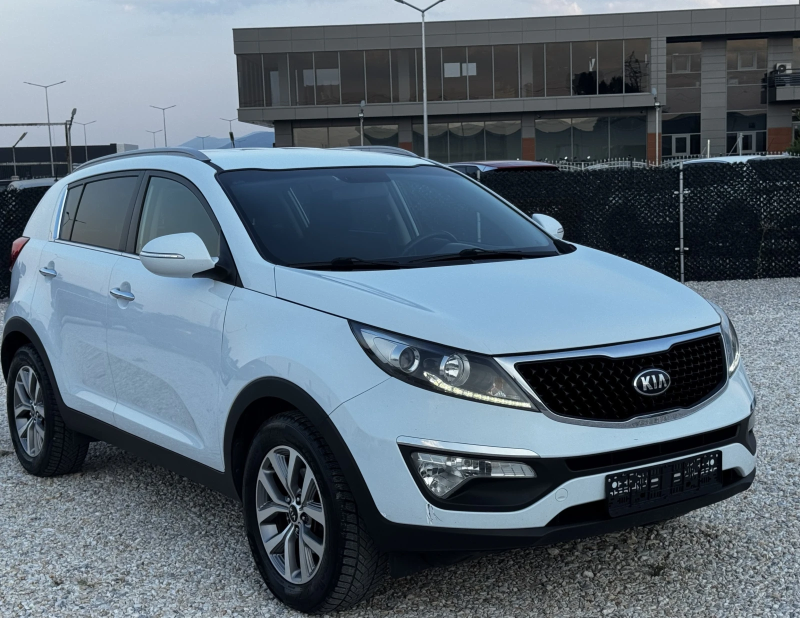 Kia Sportage 1.6i ГАЗ, снимка 3 - Автомобили и джипове - 55736138