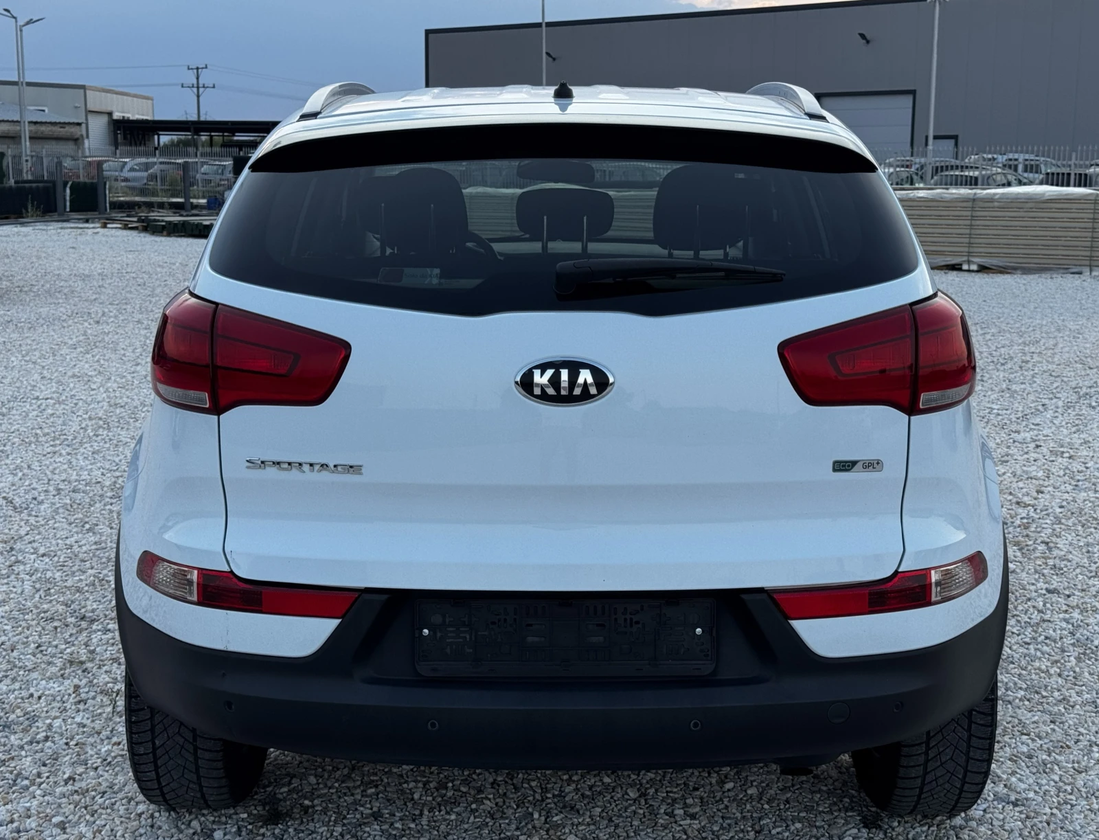 Kia Sportage 1.6i ГАЗ, снимка 4 - Автомобили и джипове - 55736138