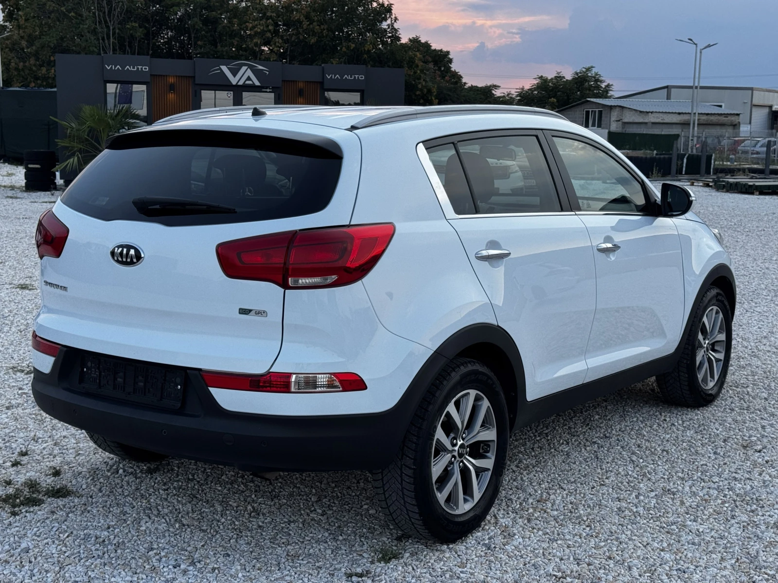 Kia Sportage 1.6i ГАЗ, снимка 5 - Автомобили и джипове - 55736138