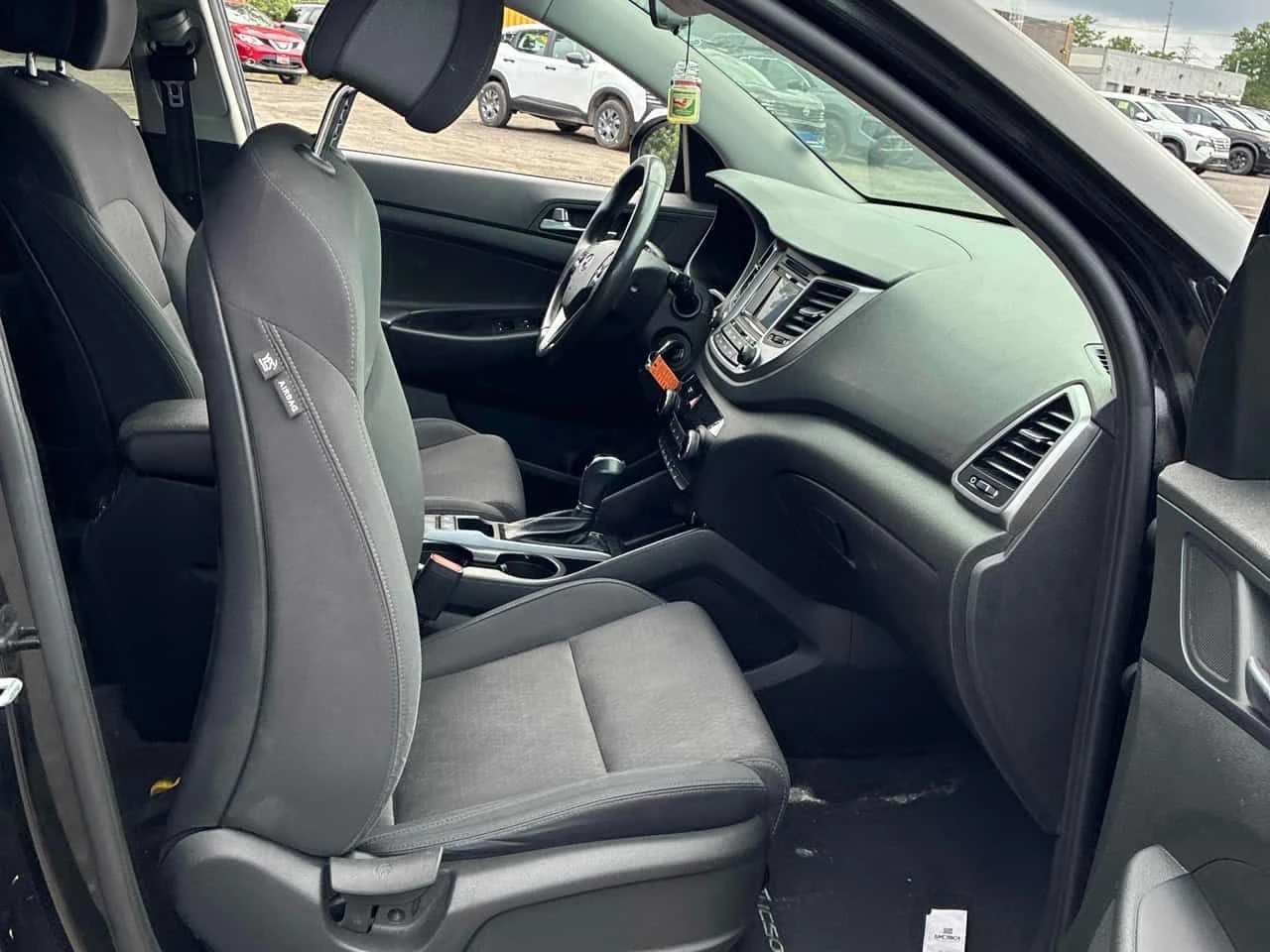 Hyundai Tucson * Premium * CARFAX * * АВТОКРЕДИТ БЕЗ ПЪРВОНАЧАЛНА, снимка 16 - Автомобили и джипове - 55414365