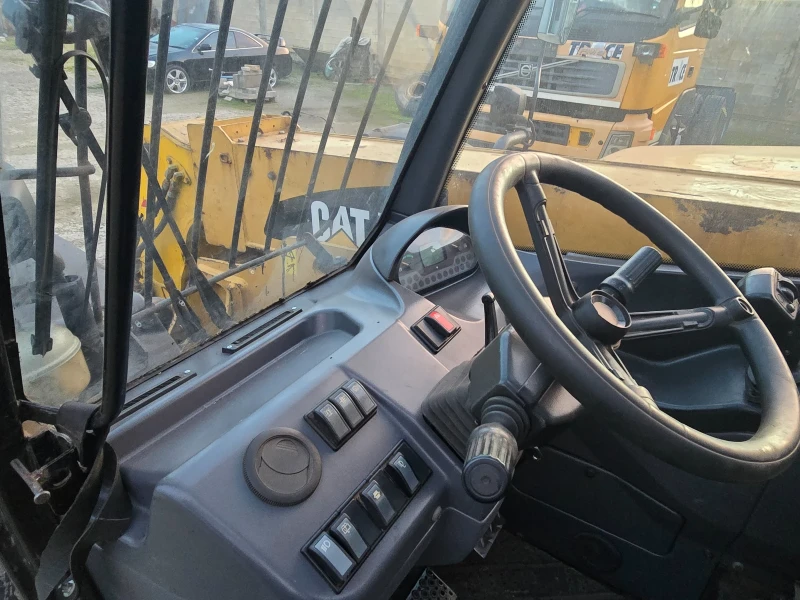 Телескопични товарачи Caterpillar TH 407, снимка 6 - Индустриална техника - 53024197