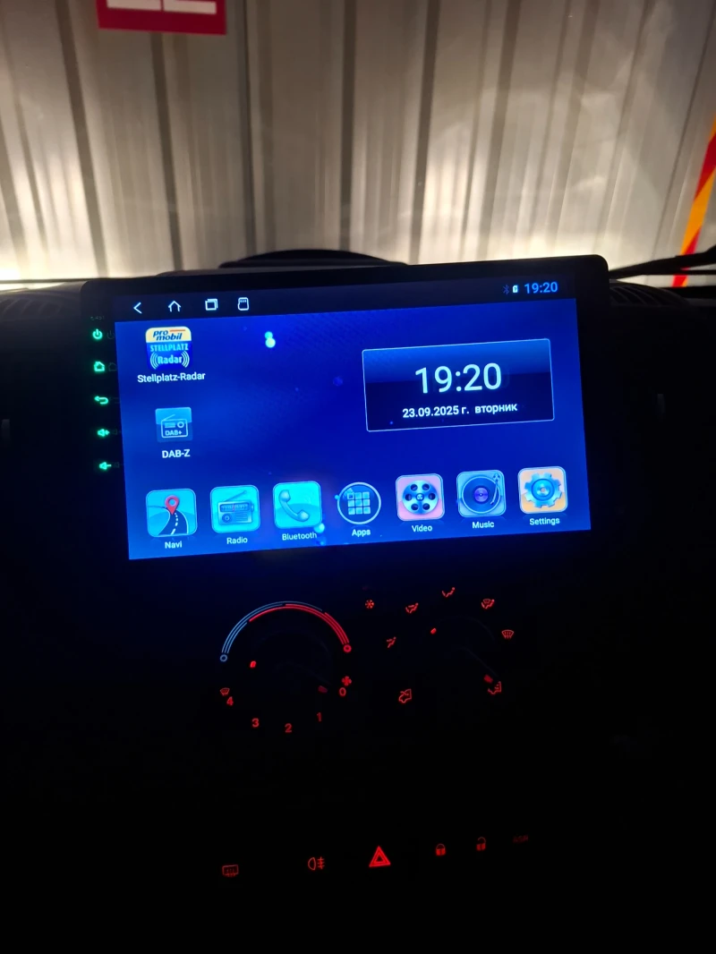 Кемпер Knaus KNAUS SKY WAVE 650 MF, снимка 6 - Каравани и кемпери - 51856000