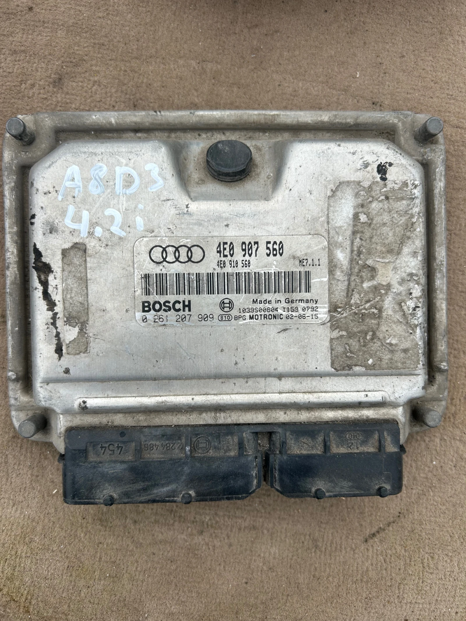 4E0907560 компютър двигател AUDI A8D3 4.2i 0261207909