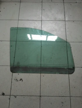Стъкло предно дясно Мерцедес Вито 06г.