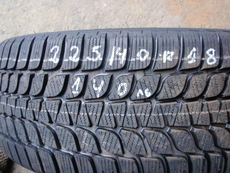 Гуми Всесезонни 225/40R18, снимка 1 - Гуми и джанти - 8232719