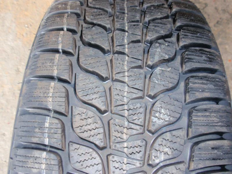 Гуми Всесезонни 225/40R18, снимка 3 - Гуми и джанти - 8232719