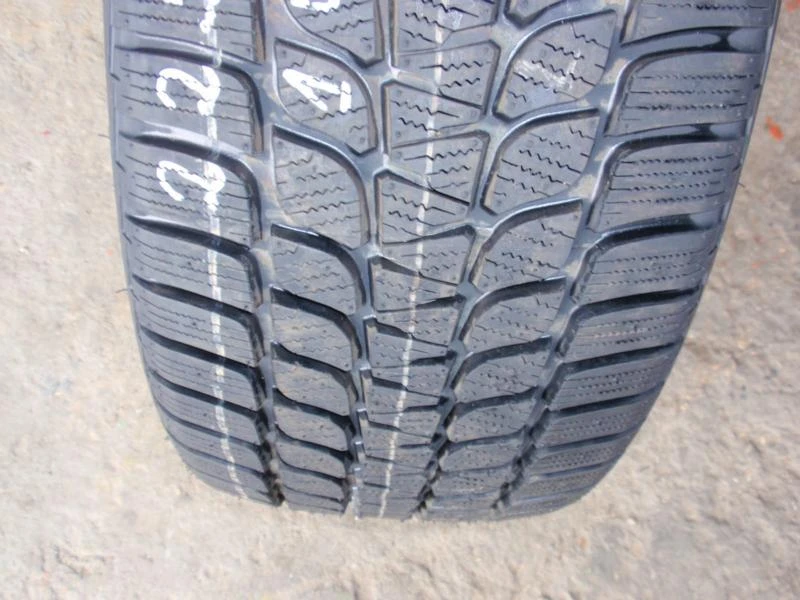 Гуми Всесезонни 225/40R18, снимка 4 - Гуми и джанти - 8232719