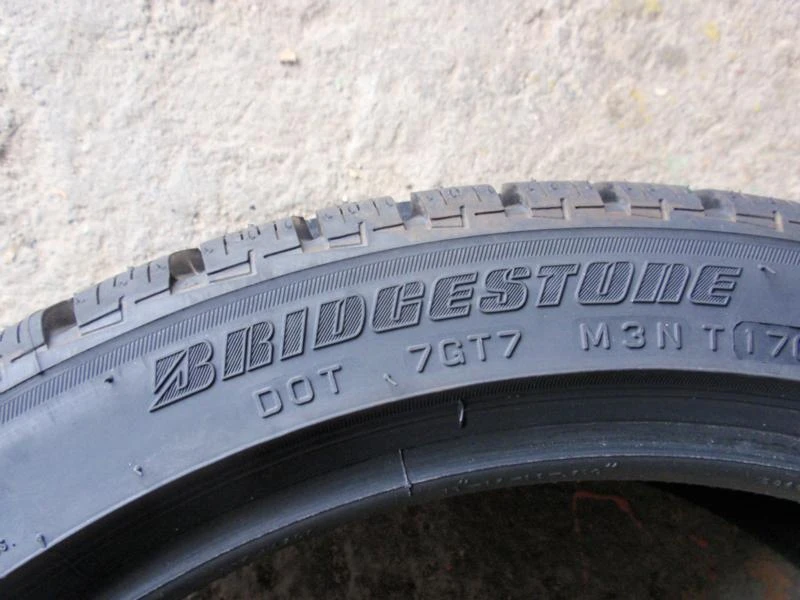 Гуми Всесезонни 225/40R18, снимка 5 - Гуми и джанти - 8232719