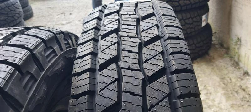 Гуми Всесезонни 235/75R15, снимка 5 - Гуми и джанти - 35148426