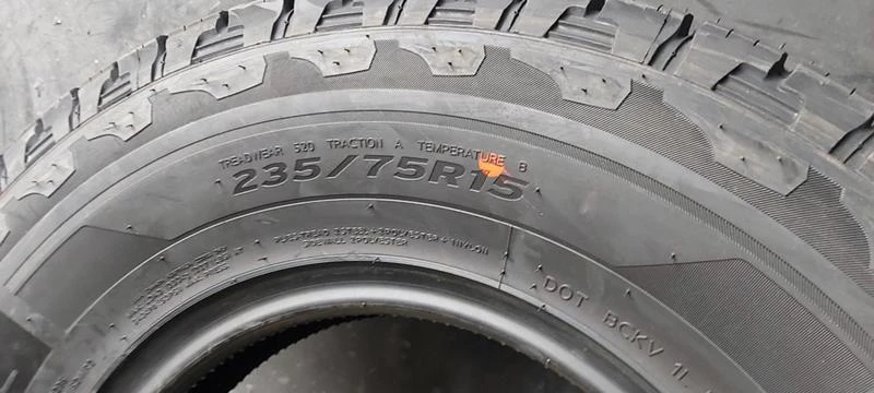 Гуми Всесезонни 235/75R15, снимка 7 - Гуми и джанти - 35148426