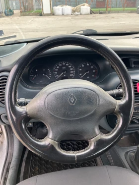 Renault Megane 1.6е, снимка 9