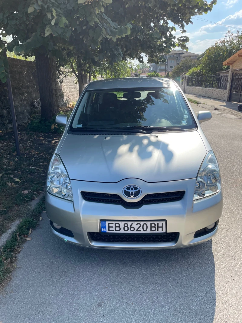 Toyota Corolla verso 2.2 D4D, снимка 1 - Автомобили и джипове - 48401546