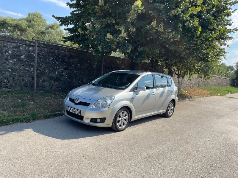 Toyota Corolla verso 2.2 D4D, снимка 7 - Автомобили и джипове - 48401546