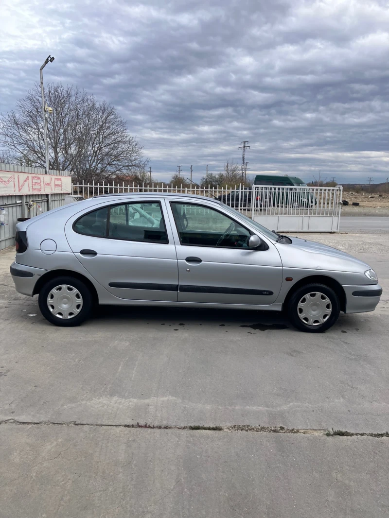 Renault Megane 1.6е, снимка 4 - Автомобили и джипове - 48058070