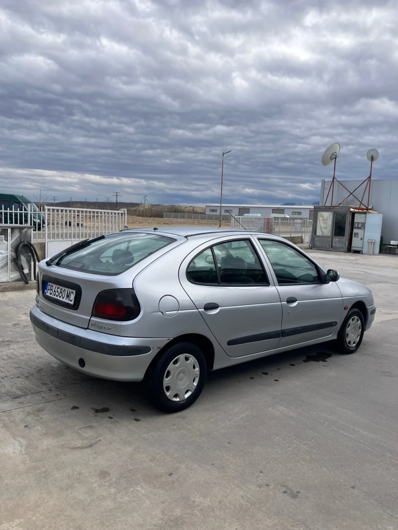 Renault Megane 1.6е, снимка 5 - Автомобили и джипове - 48058070