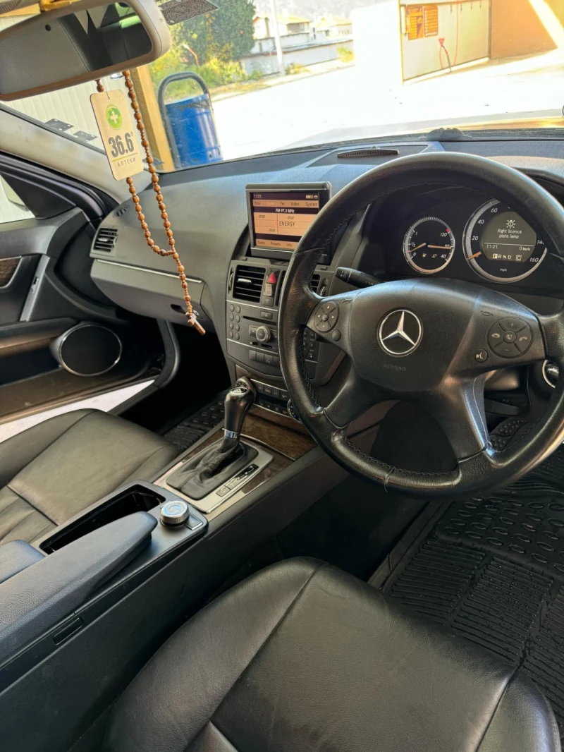 Mercedes-Benz C 220, снимка 2 - Автомобили и джипове - 48105242