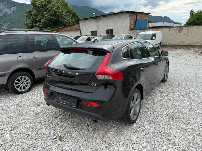 Volvo V40 2.0 D3 AUTOMAT, снимка 6 - Автомобили и джипове - 51356661