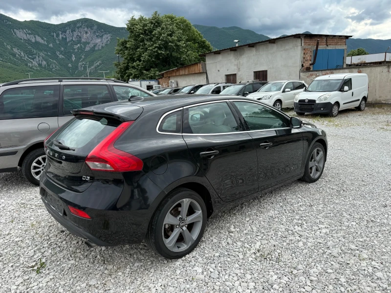 Volvo V40 2.0 D3 AUTOMAT, снимка 5 - Автомобили и джипове - 51356661