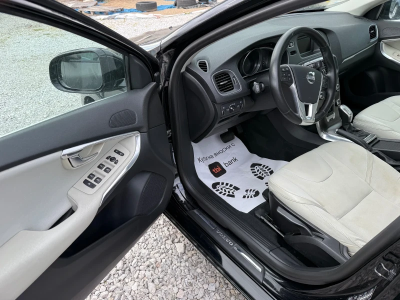 Volvo V40 2.0 D3 AUTOMAT, снимка 12 - Автомобили и джипове - 51356661