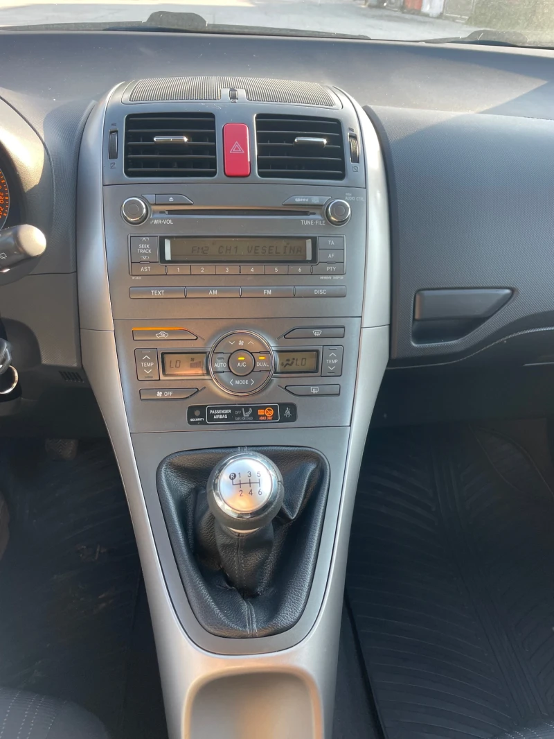 Toyota Auris 1.4 D-4D 90кс, снимка 8 - Автомобили и джипове - 51888079