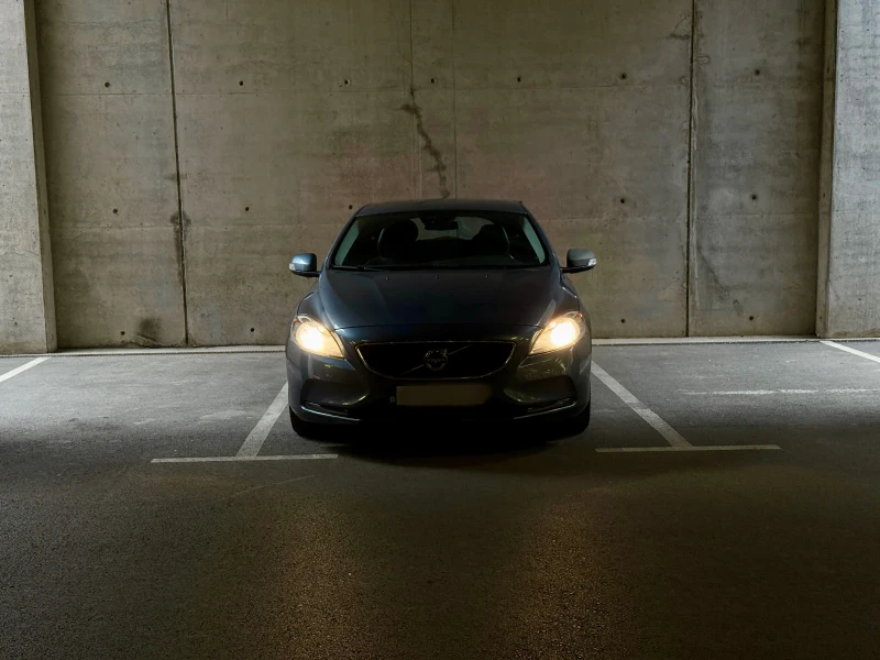 Volvo V40 НОВ ВНОС, снимка 2 - Автомобили и джипове - 52056118