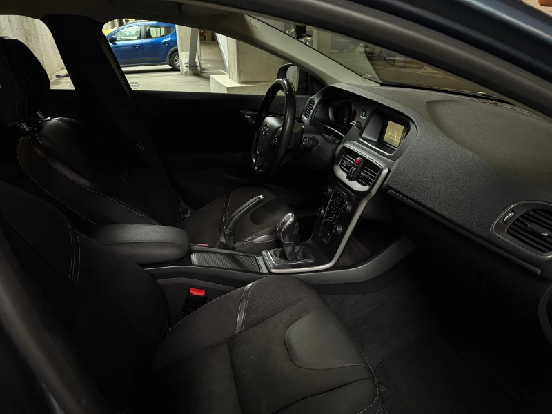 Volvo V40 НОВ ВНОС, снимка 9 - Автомобили и джипове - 52056118