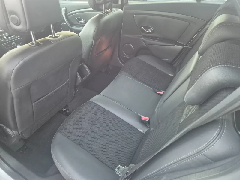 Renault Megane 1.5 dci, снимка 8 - Автомобили и джипове - 52942768