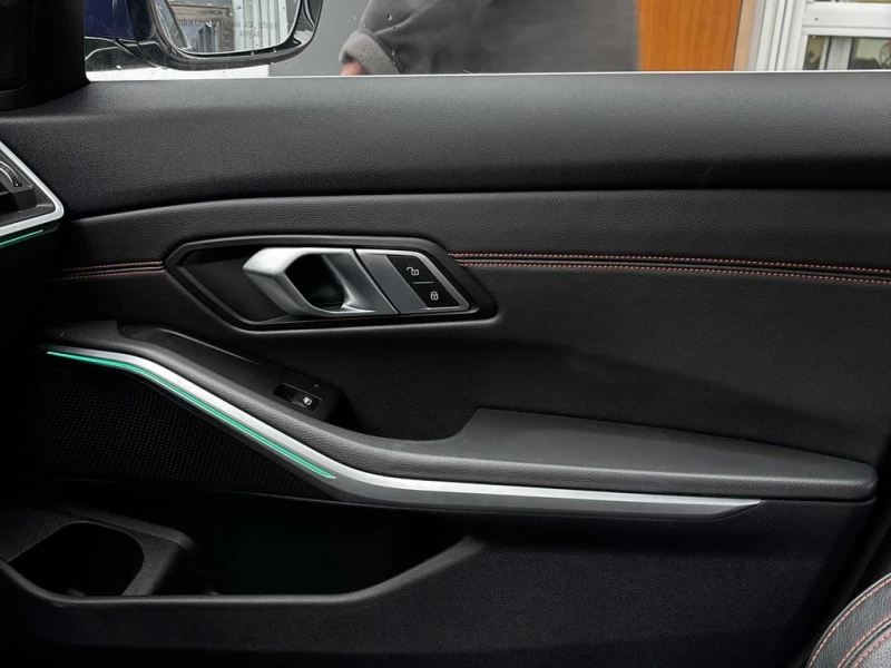 BMW 330 330i xDrive  CARFAX, снимка 10 - Автомобили и джипове - 53188542