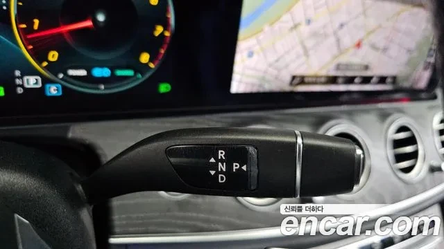 Mercedes-Benz E 350 4MATIC AMG Line, снимка 10 - Автомобили и джипове - 54459361