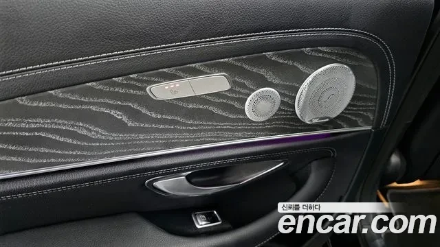 Mercedes-Benz E 350 4MATIC AMG Line, снимка 4 - Автомобили и джипове - 54459361