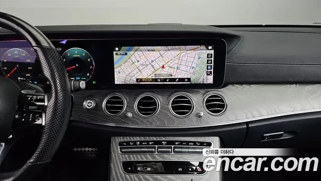 Mercedes-Benz E 350 4MATIC AMG Line, снимка 8 - Автомобили и джипове - 54459361