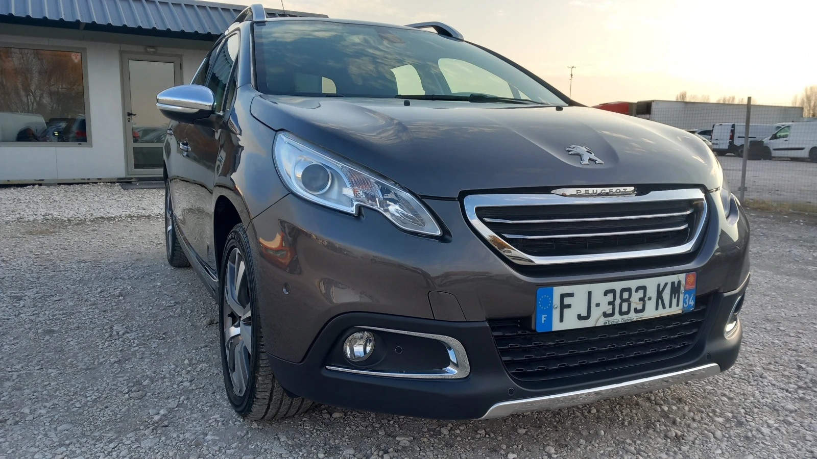 Peugeot 2008 1.2i-130PS/НАВИГАЦИЯ/ПАНОРАМА/КЛИМАТРОНИК/EURO 6 - изображение 2