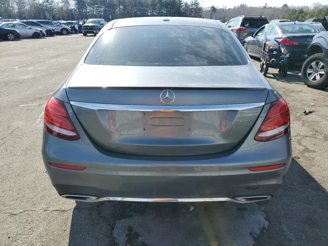 Mercedes-Benz E 300  - изображение 6