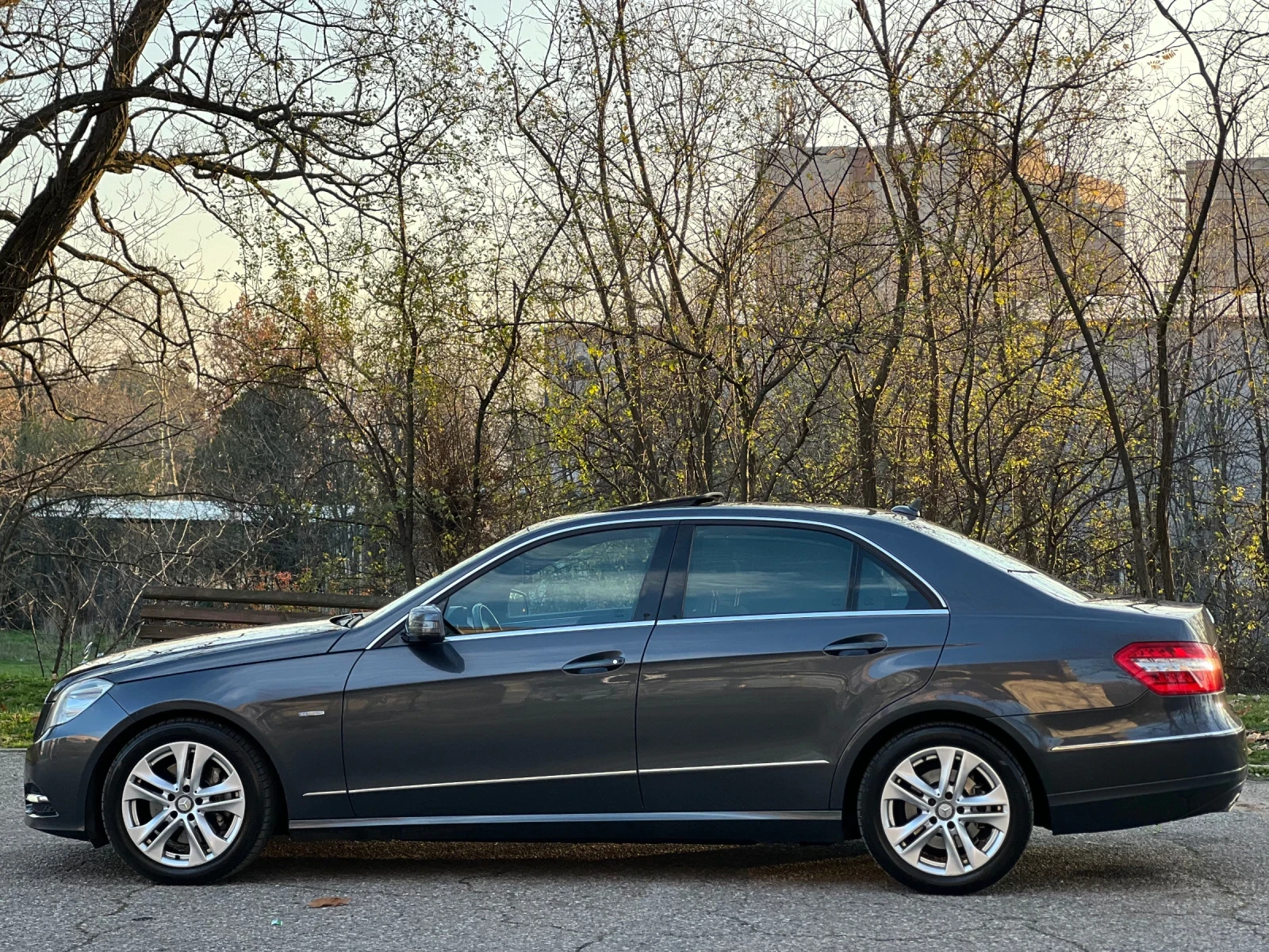 Mercedes-Benz E 350 ДИСТРОНИК/ПОДГРЕВ/ОБДУХВАНЕ/ЛЮК/МЪРТВА ТОЧКА - изображение 4