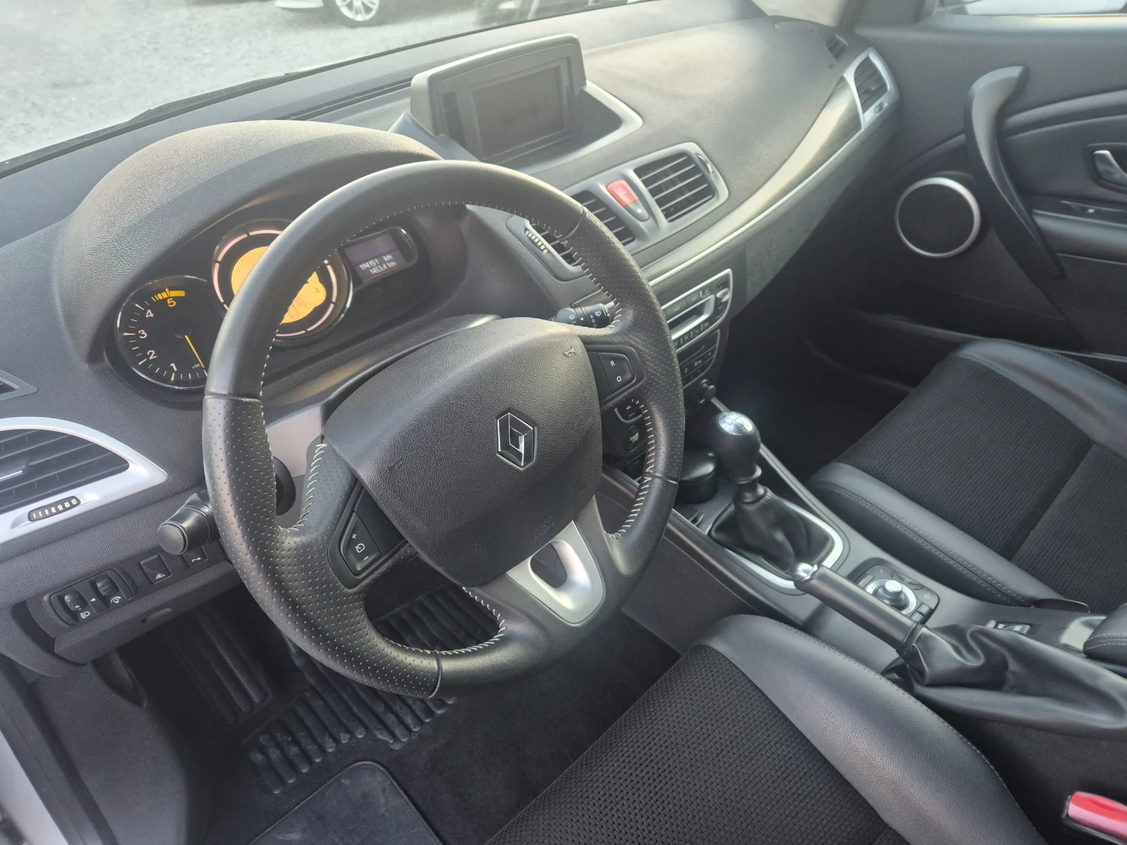 Renault Megane 1.5 dci - изображение 9