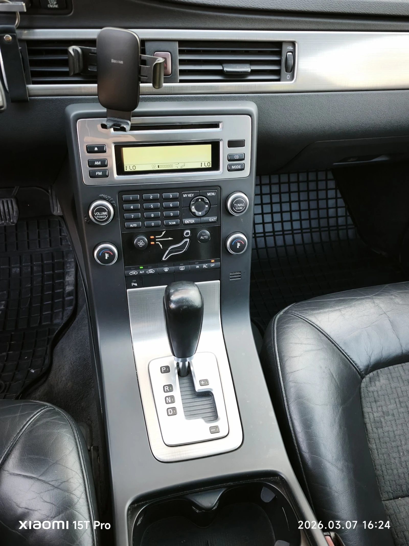 Volvo V70 2.4 D автоматик, снимка 14 - Автомобили и джипове - 53770140