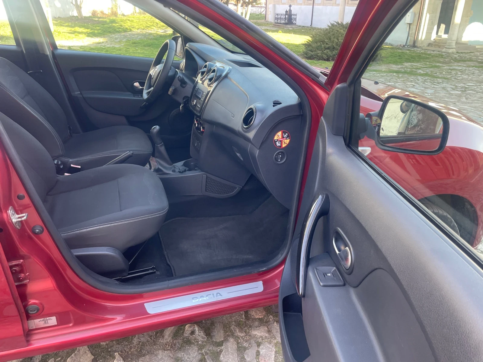 Dacia Sandero 1.0i, 75ks, 36000km KLIMA, снимка 11 - Автомобили и джипове - 53818515