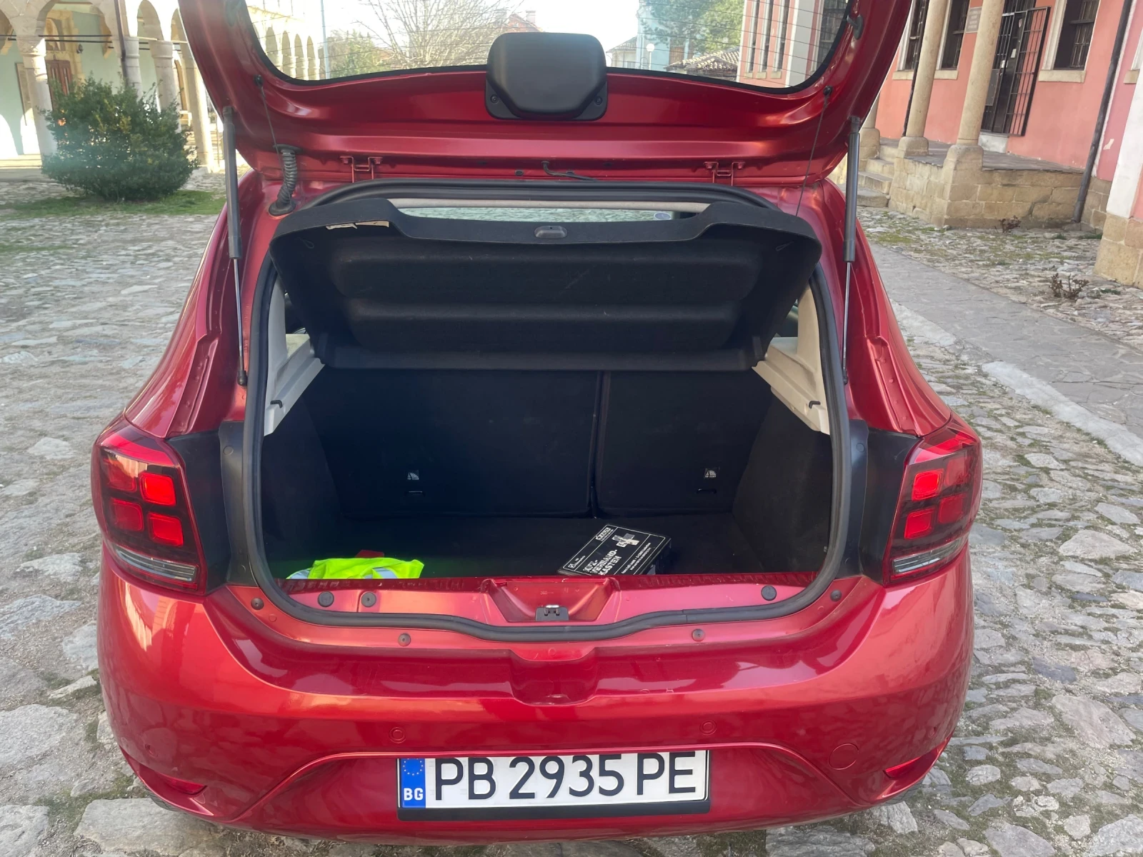 Dacia Sandero 1.0i, 75ks, 36000km KLIMA, снимка 14 - Автомобили и джипове - 53818515