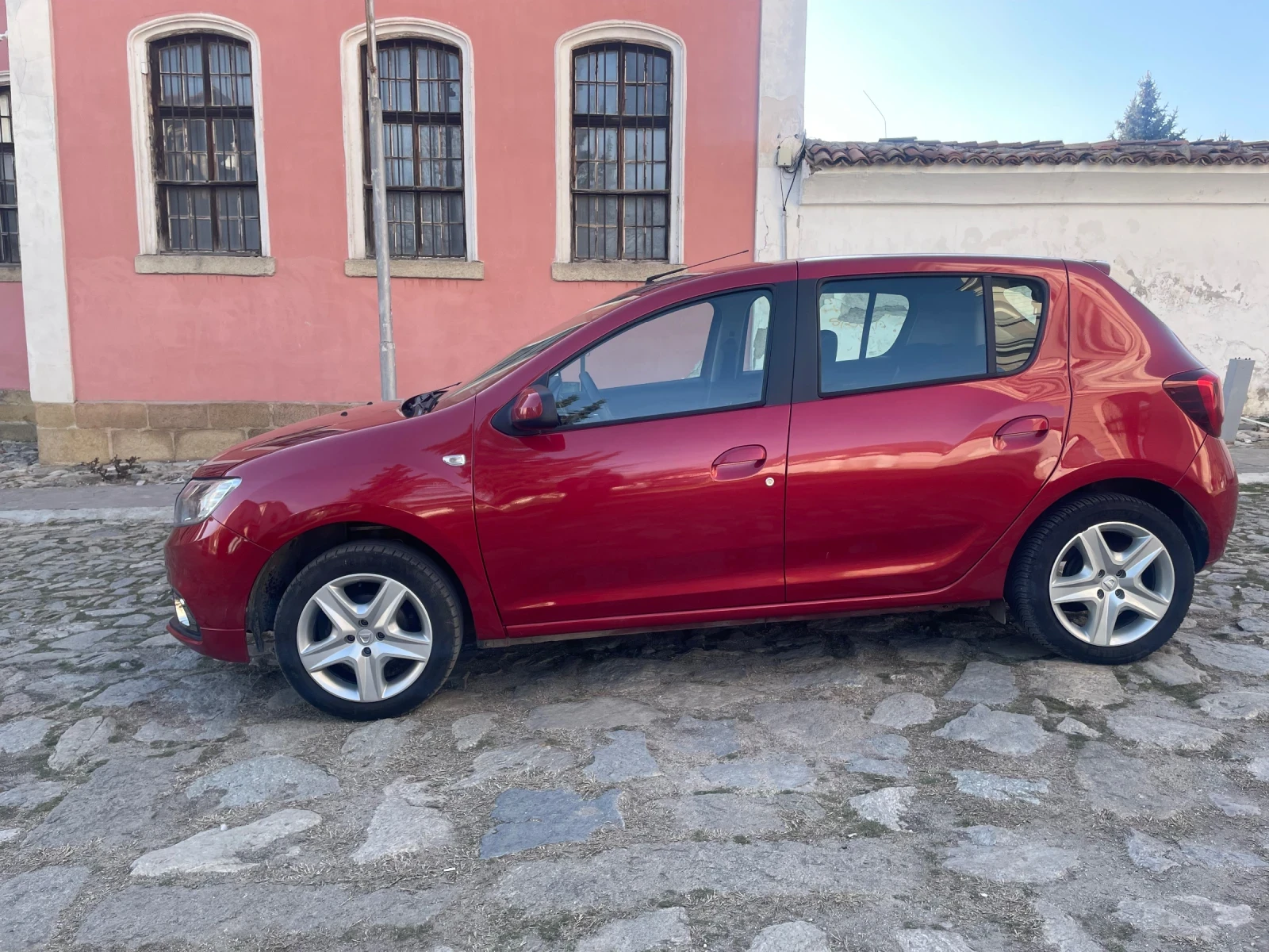 Dacia Sandero 1.0i, 75ks, 36000km KLIMA, снимка 2 - Автомобили и джипове - 53818515