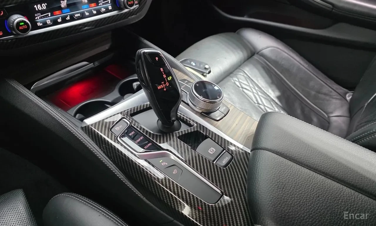 BMW 520 * 520d M Sport Package Plus * ЦЕНА ДО БГ, снимка 9 - Автомобили и джипове - 55963322