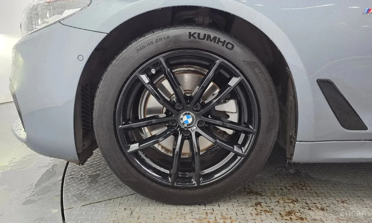 BMW 520 * 520d M Sport Package Plus * ЦЕНА ДО БГ, снимка 5 - Автомобили и джипове - 55963322