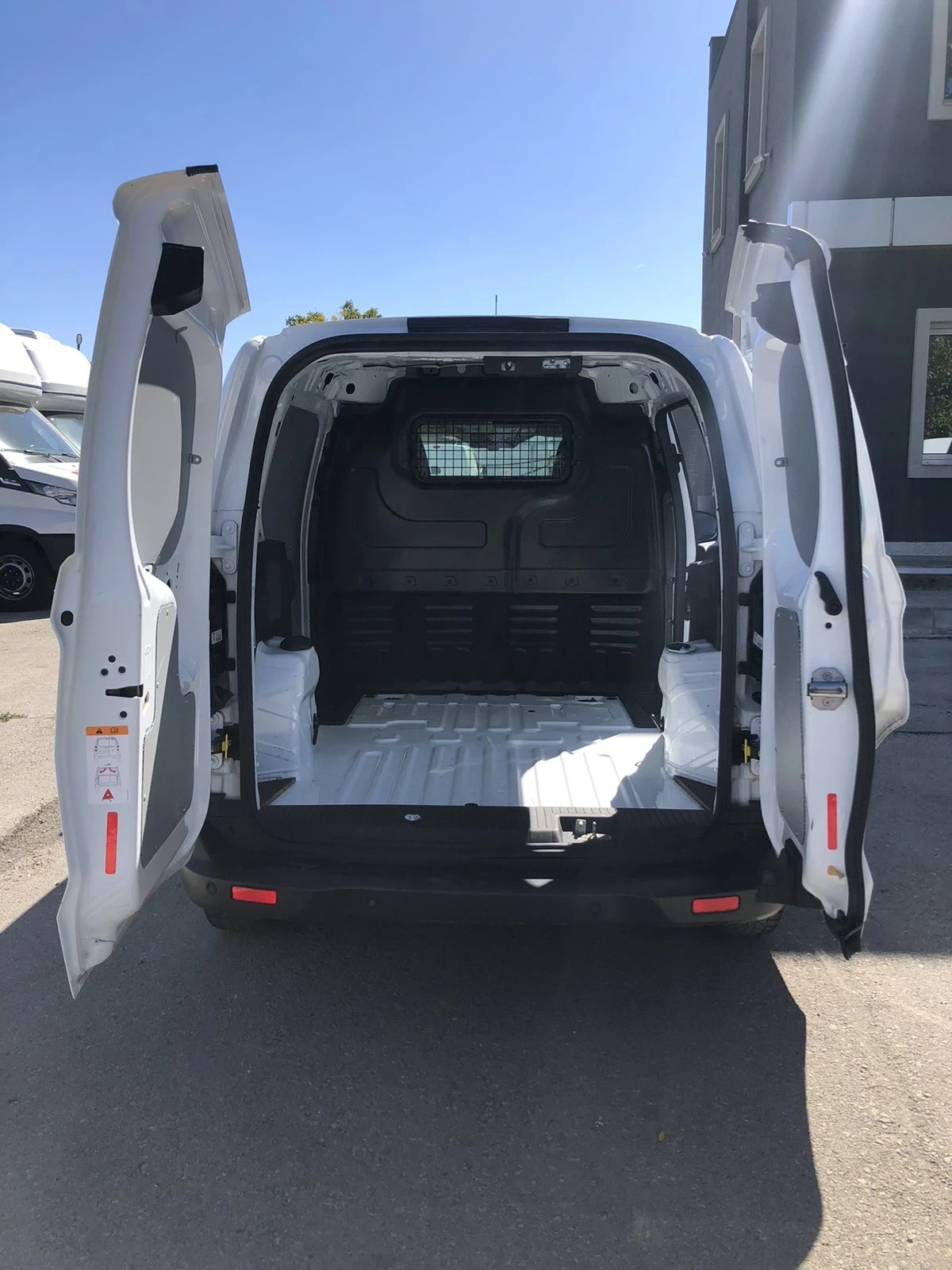 Ford Courier / Transit Courier / 2022г., снимка 8 - Автомобили и джипове - 56362221